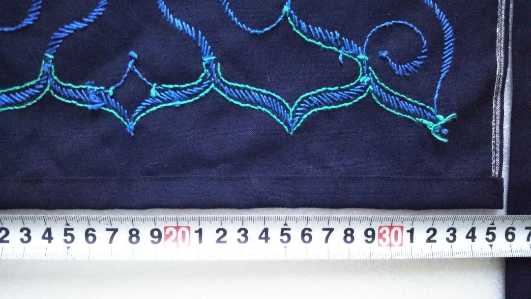 マンタリ風　アイヌ刺繍前掛け