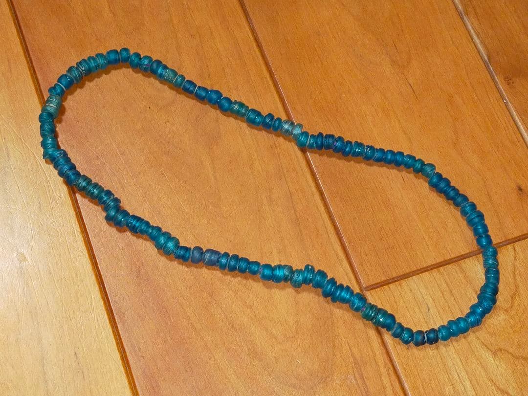 ♥値下げ！とても古い　ガラス玉　ネックレス　トンボ玉　７４ｃｍ　骨董　古玩