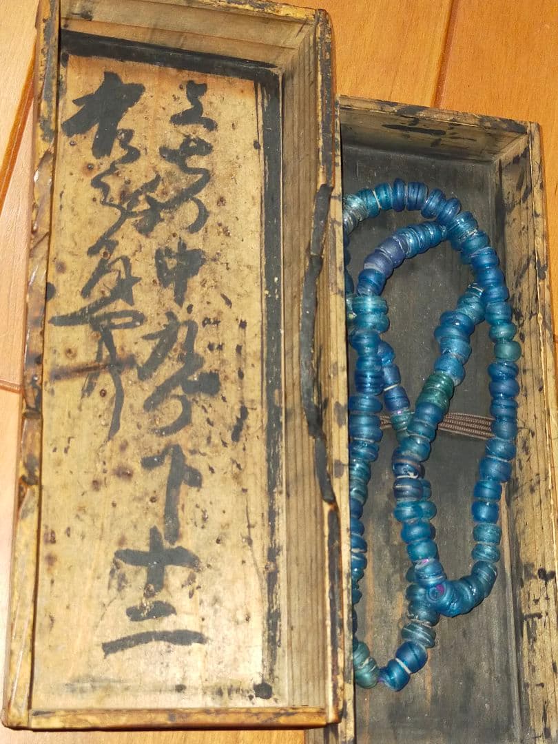 ♥値下げ！とても古い　ガラス玉　ネックレス　トンボ玉　７４ｃｍ　骨董　古玩