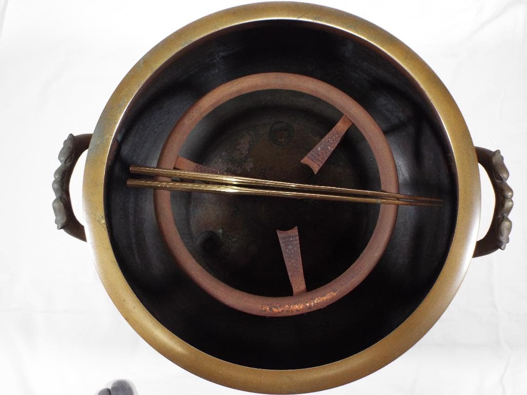 真鍮製　時代を感じる大きい火鉢