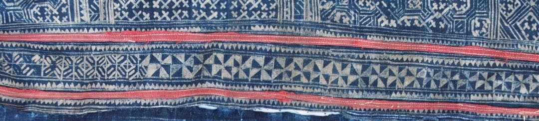 ラオスの古都で入手、モンの手書きバティック藍染　古布に描かれた多彩モチーフは何を