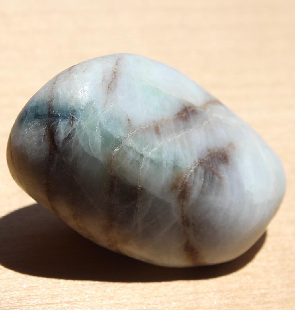 debnyan ［白地×明緑×濃青×茶筋］糸魚川翡翠 原石 48.5g