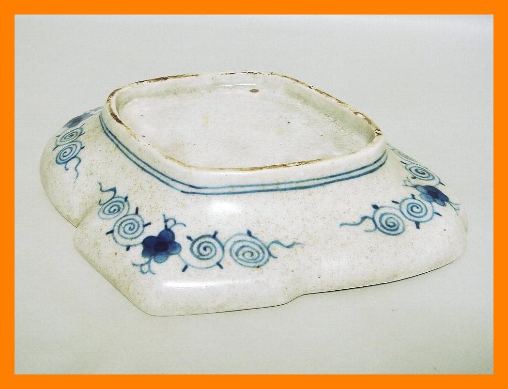 144『染付 波兎 変形皿』　/骨董品 古美術 古玩 アンティーク