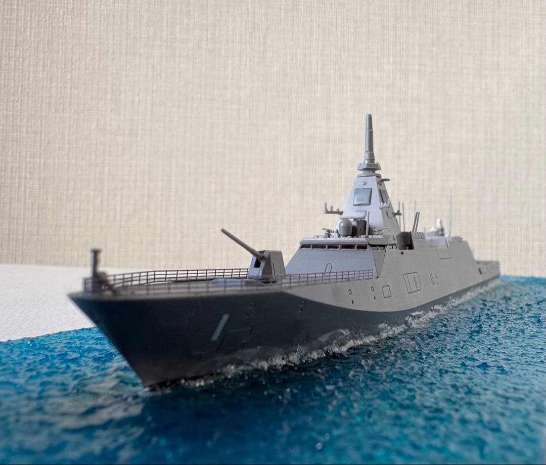 1/700 海上自衛隊　護衛艦もがみ　全塗装　洋上ジオラマ