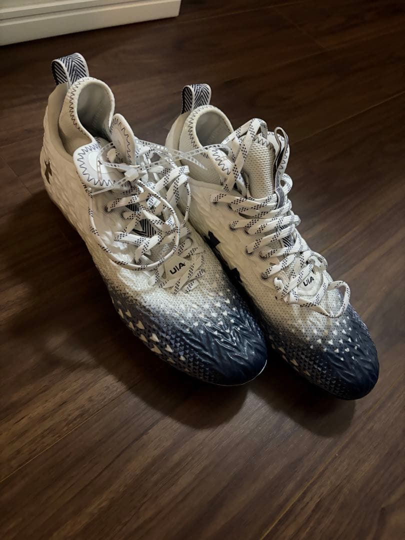 新品！アメリカンフットボール　スパイク　アンダーアーマーアーマー