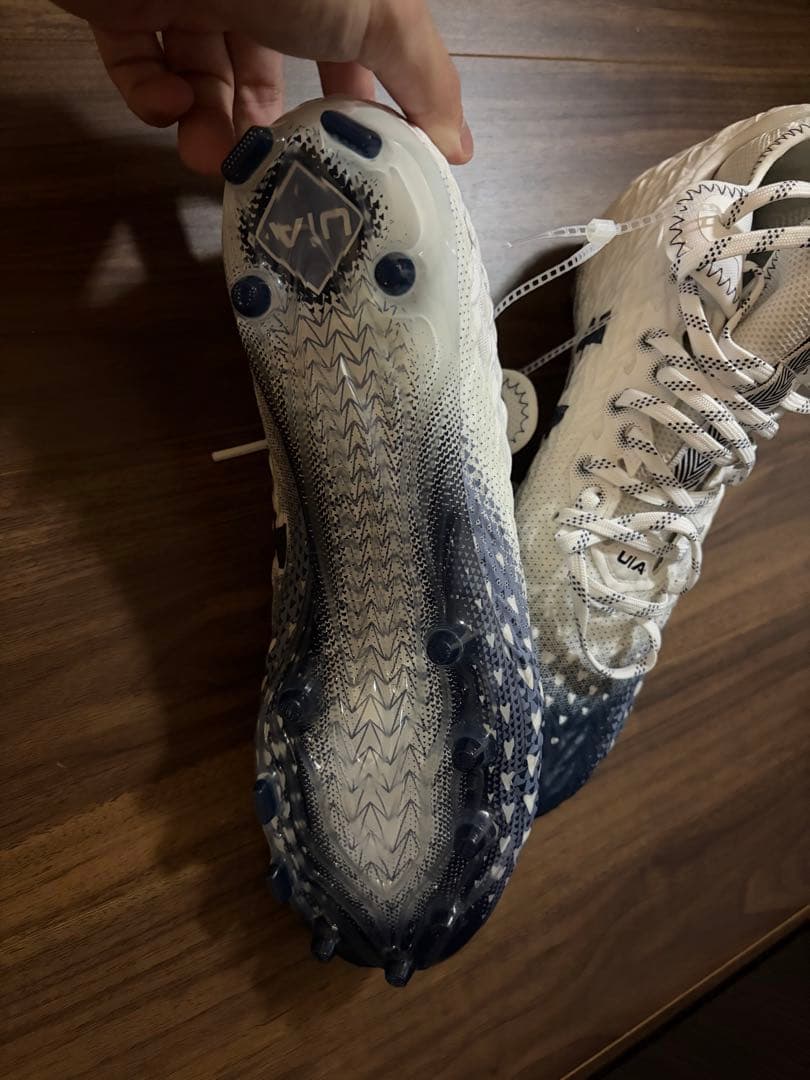 新品！アメリカンフットボール　スパイク　アンダーアーマーアーマー