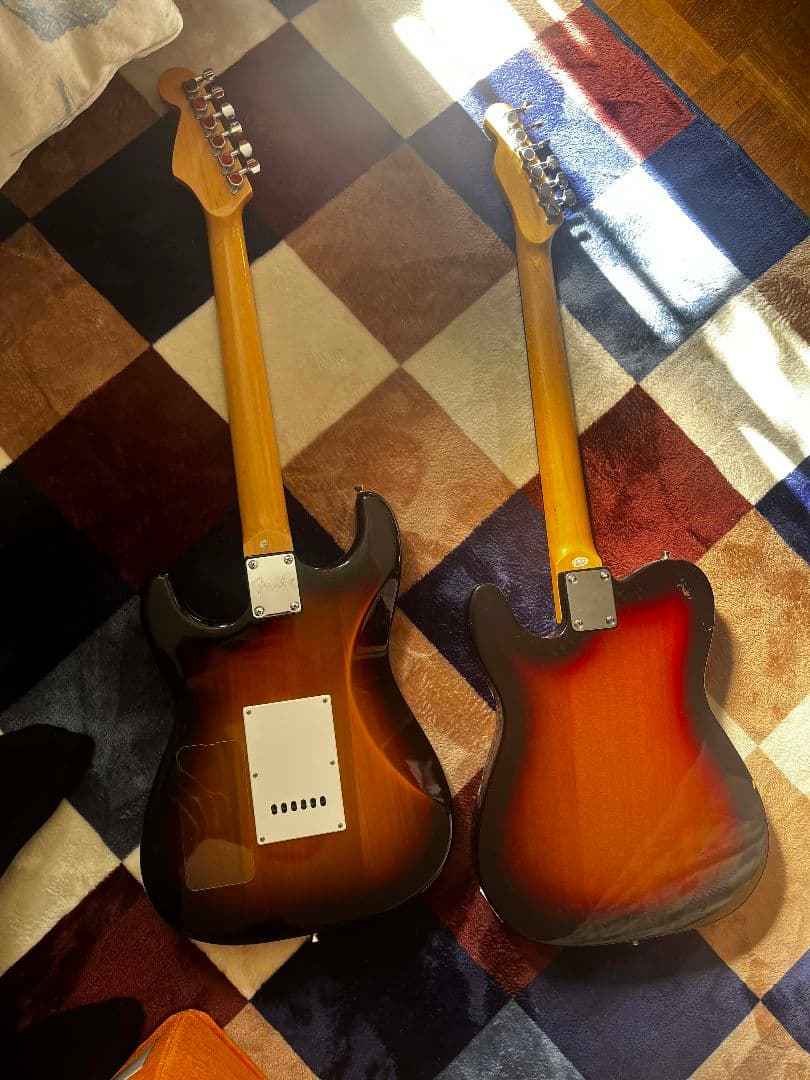 テレキャスターとストラトキャスターのノーブランドギター