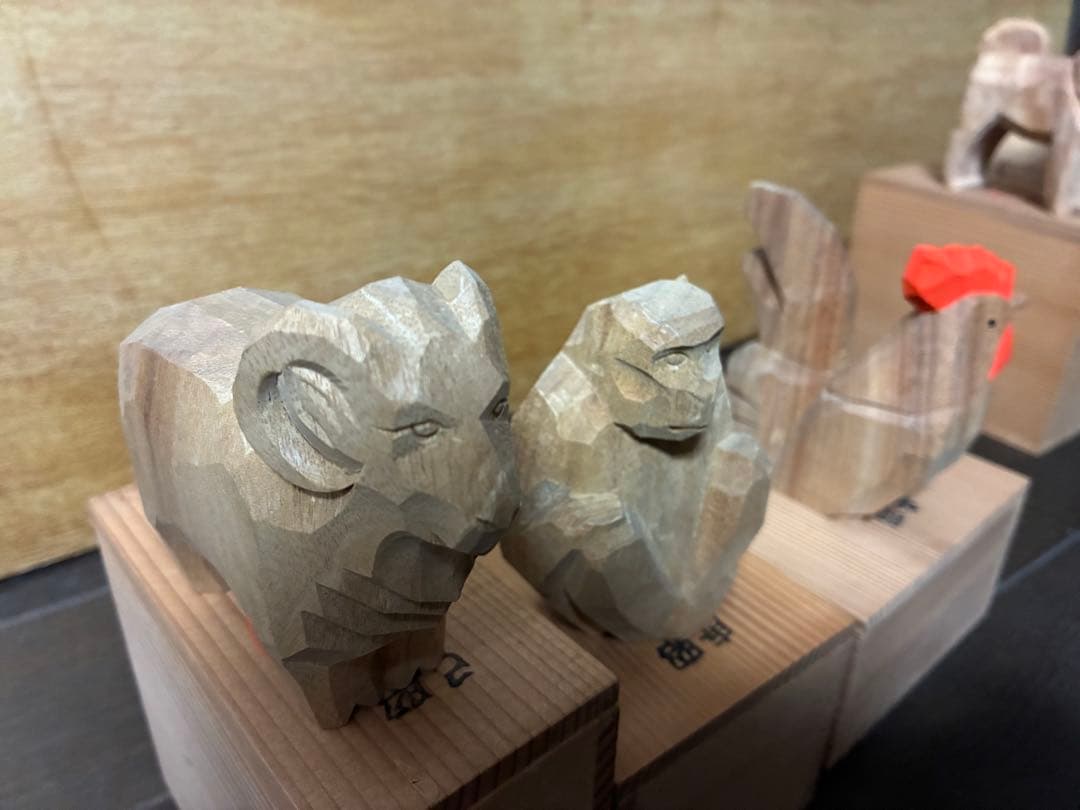 伊勢神宮　木彫り　干支置物セット 桐箱付き