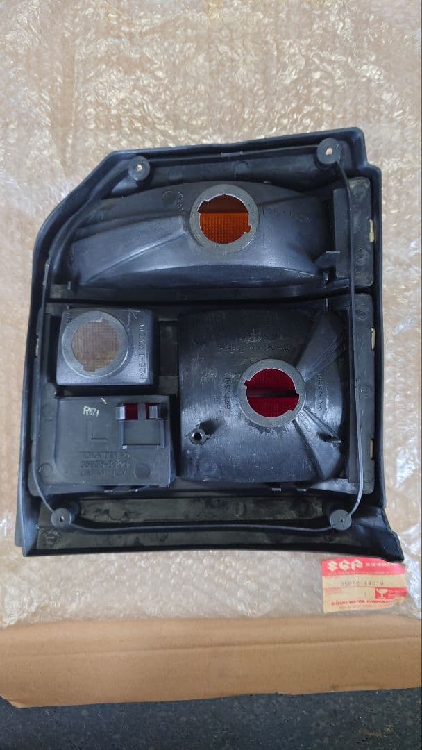 アルトワークス　スズキ　純正　テールランプ　35670-84010　左　未使用