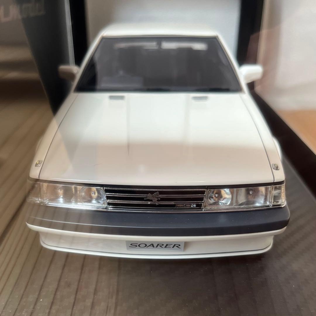 Toyota Soarer 2.0 GT (Z10) ホワイト 1:18スケール