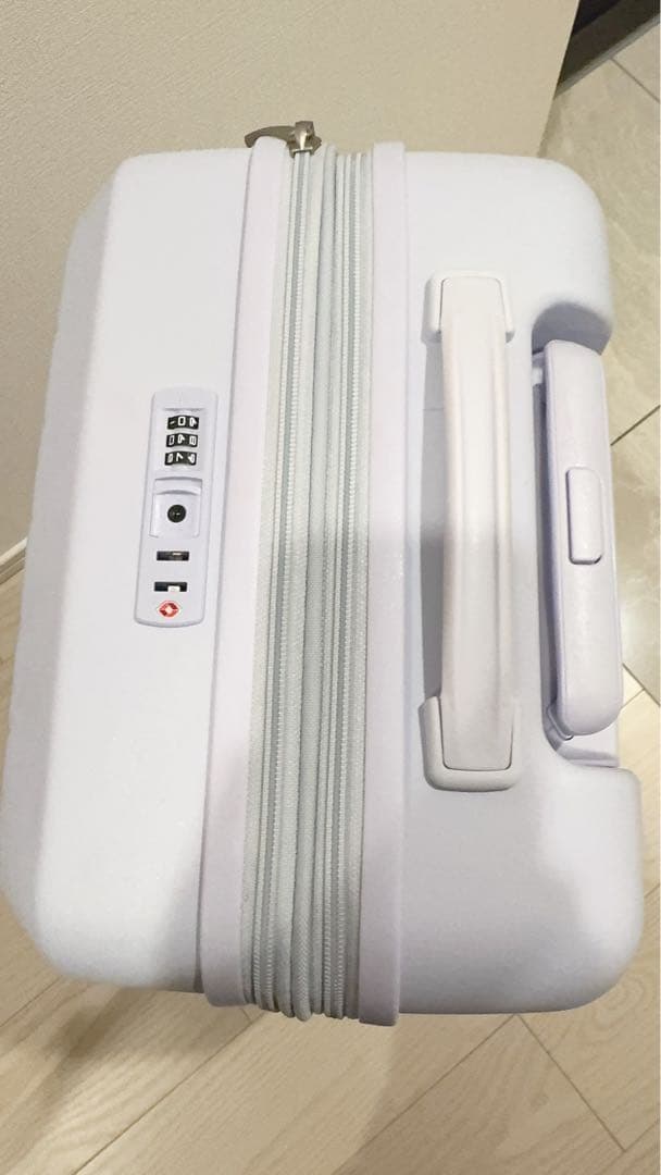 スーツケース　パステルラベンダー色