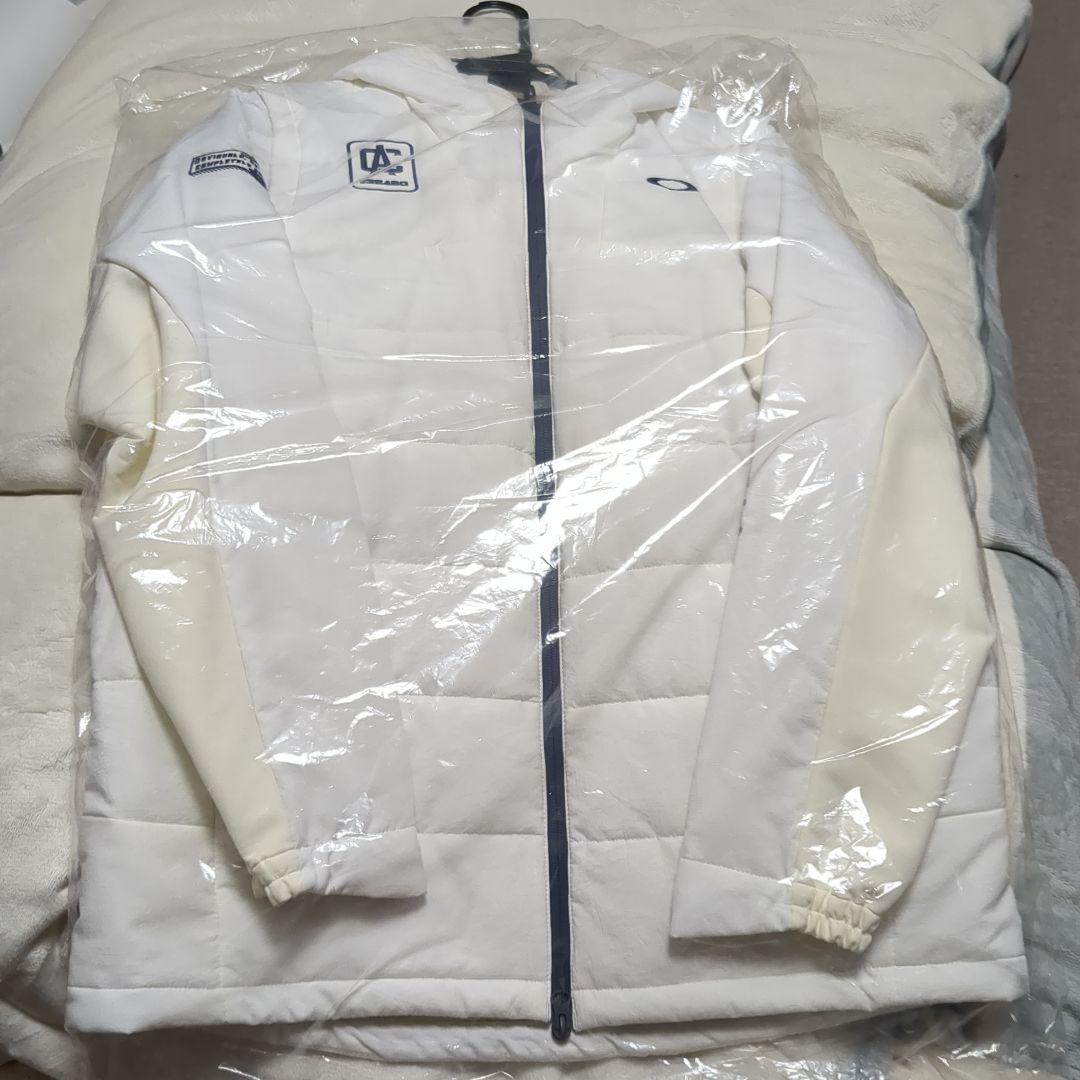 オークリー フード付き中綿入り 袖着脱可能 ホワイト XL未使用品！