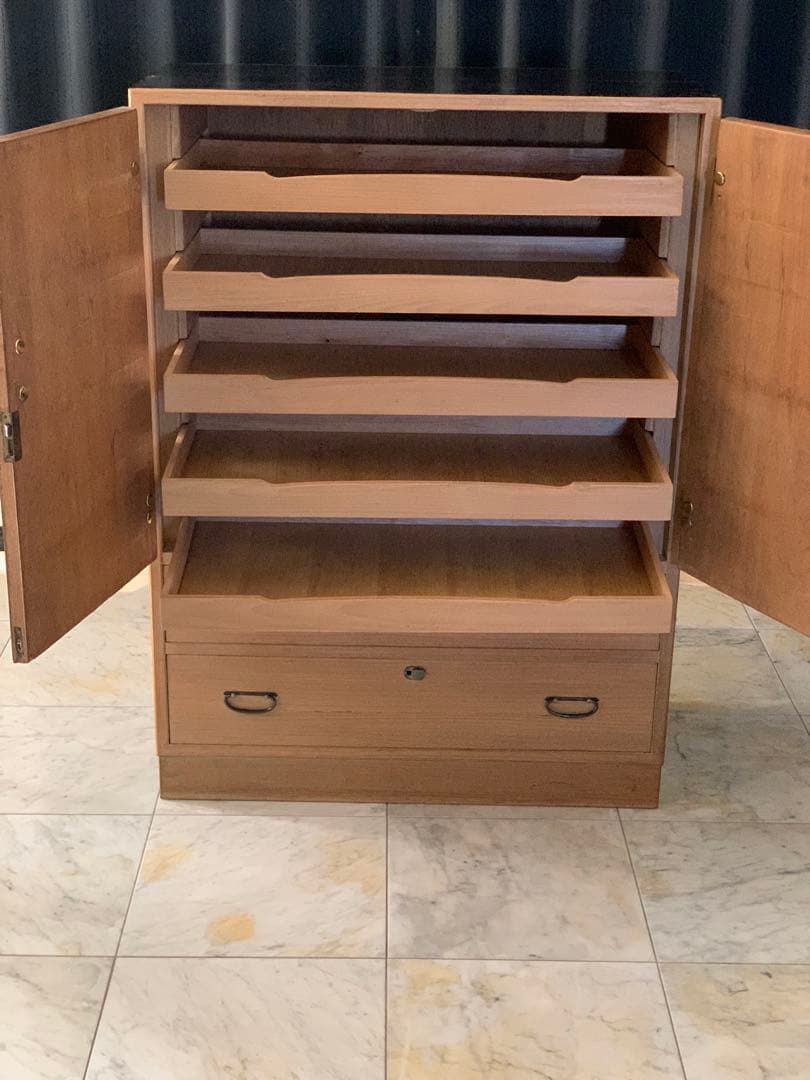 桐箪笥漆塗 ・アンティーク