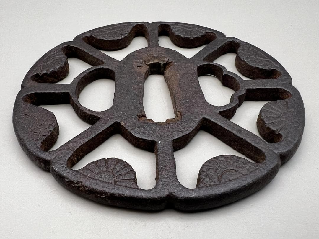 【海】江戸期　鍔　透かし鉄鐔　鉄鍔　鐔　古刀匠　極上品　刀装具　箱付