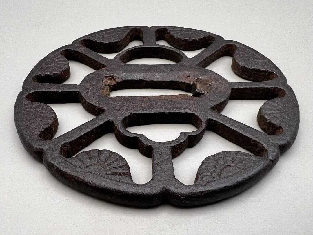 【海】江戸期　鍔　透かし鉄鐔　鉄鍔　鐔　古刀匠　極上品　刀装具　箱付