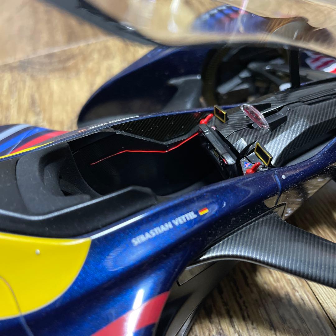 AUTOart 1/18 RedBull X2010 オートアート