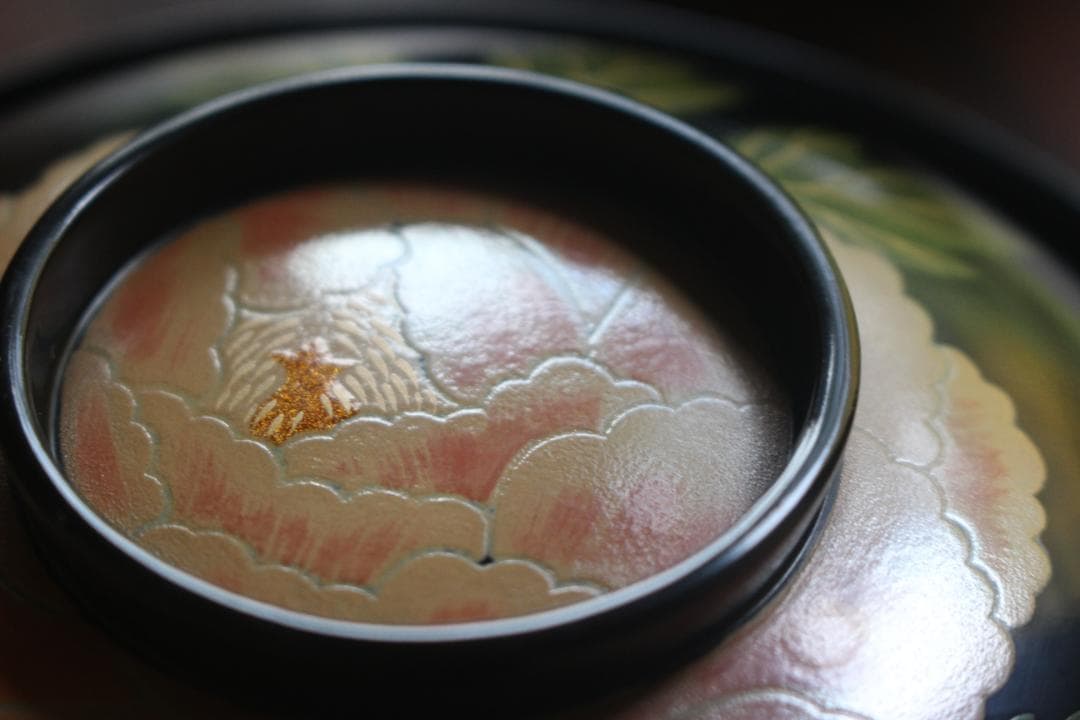 時代逸品！上質黒漆に優美な牡丹見返し蜂蒔絵の映えるお椀2点（検輪島塗蒔絵椀雑煮椀