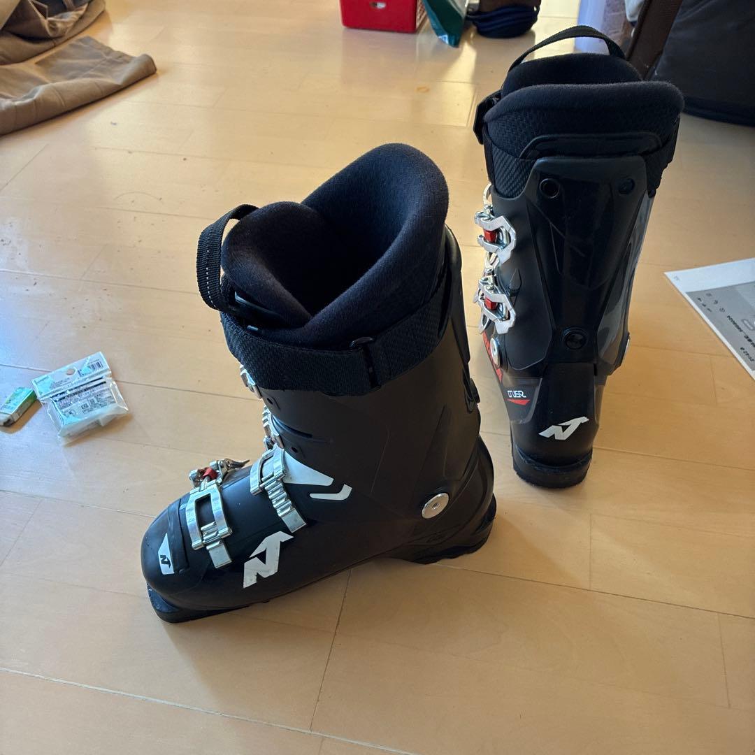 Nordica 男性用スキー靴 黒買値34800円ノルディカブーツ
