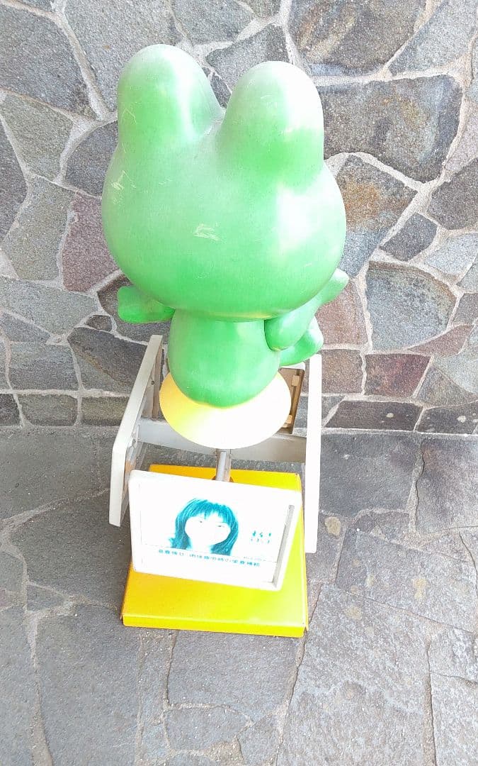 昭和レトロ　ケロちゃん台座つき