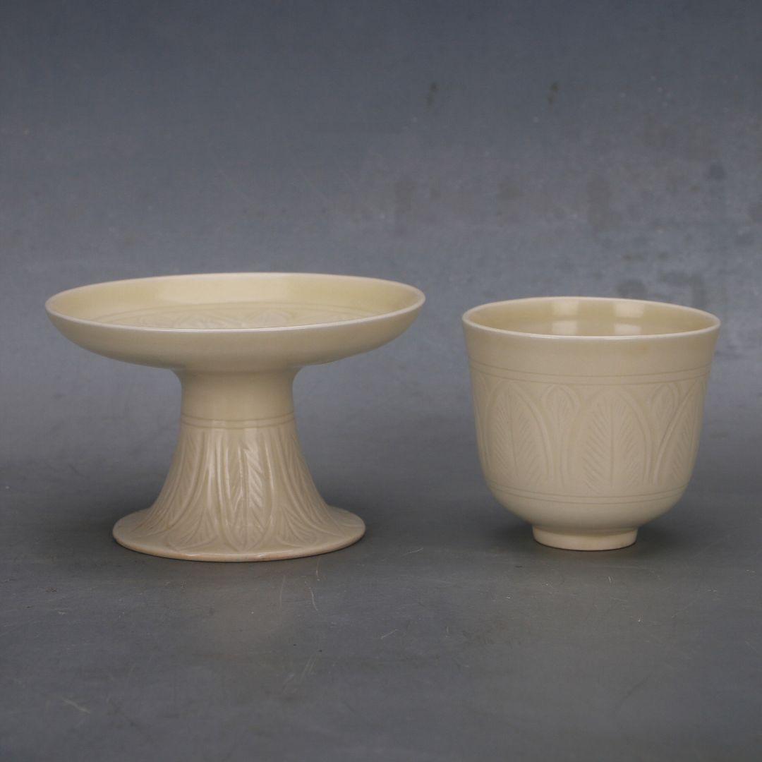 宋定窯暗刻纏枝花卉高足杯  景徳鎮 陶磁器 装飾品 工芸品 美術品 置物