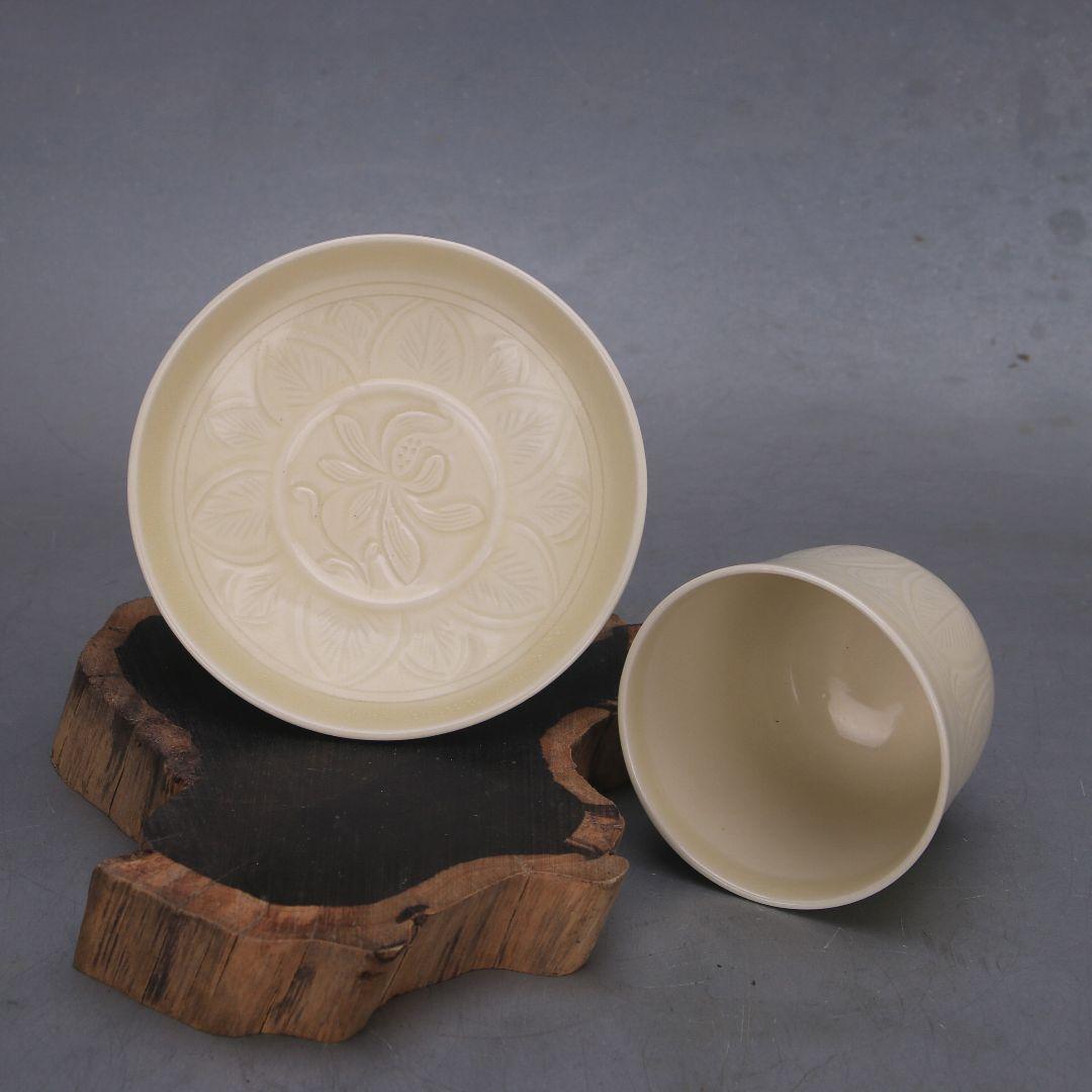 宋定窯暗刻纏枝花卉高足杯  景徳鎮 陶磁器 装飾品 工芸品 美術品 置物