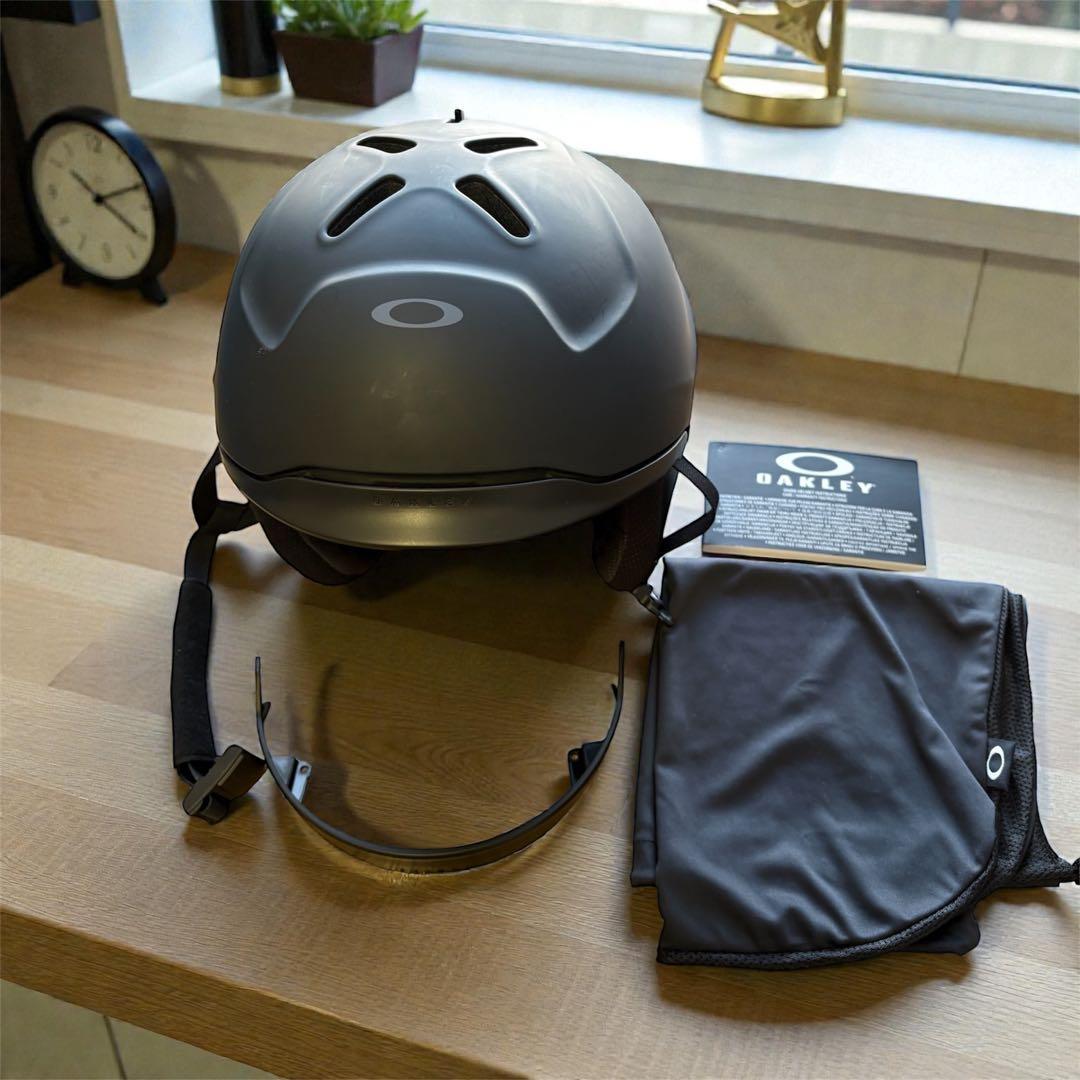 Oakley スキースノーボード　ヘルメット MOD3 MDサイズ
