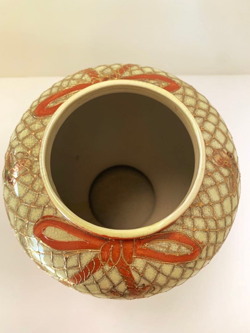 骨董　時代もの　金の網目に蝶々　花瓶　花入　古い物　古い花瓶