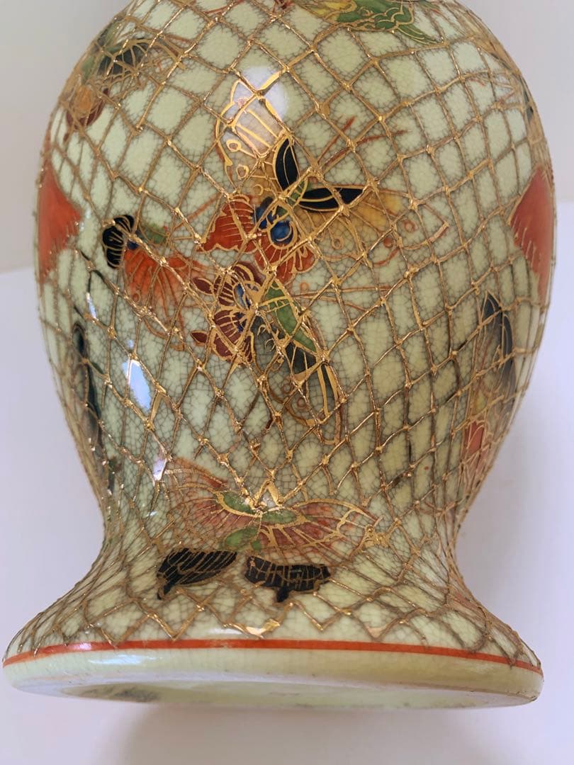 骨董　時代もの　金の網目に蝶々　花瓶　花入　古い物　古い花瓶
