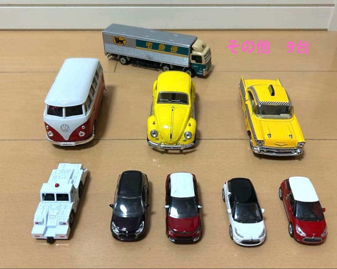 ミニカー（トミカ46台、siku14台、その他9台）と駐車場3個セット