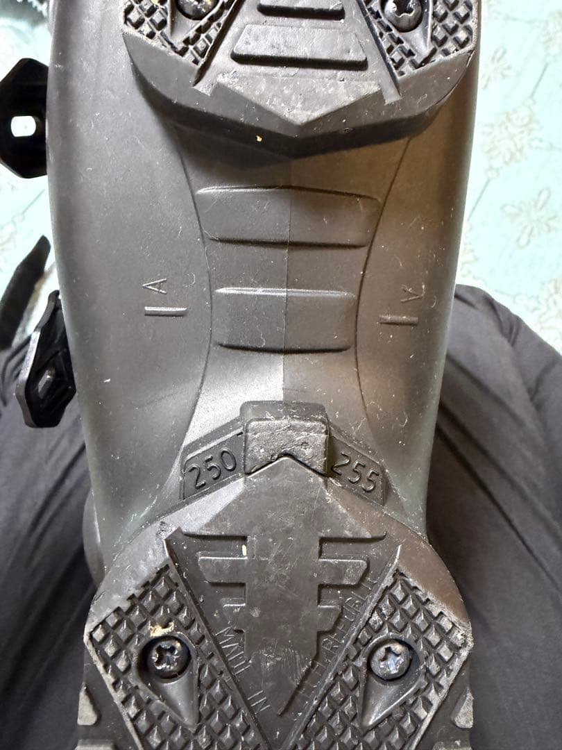 HEAD CUBE3 70 25cm スキー靴