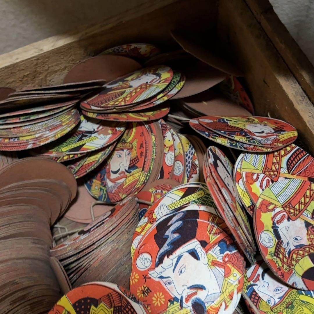 【旧家蔵出し】めんこ 丸メンコ 戦国武将 大量 まとめ 17.9kg 木箱