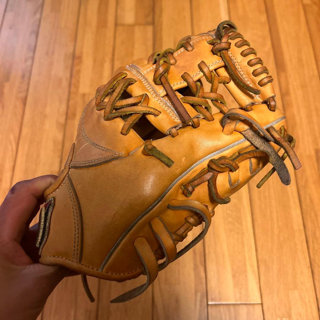 ウィルソンの硬式内野手用グローブ