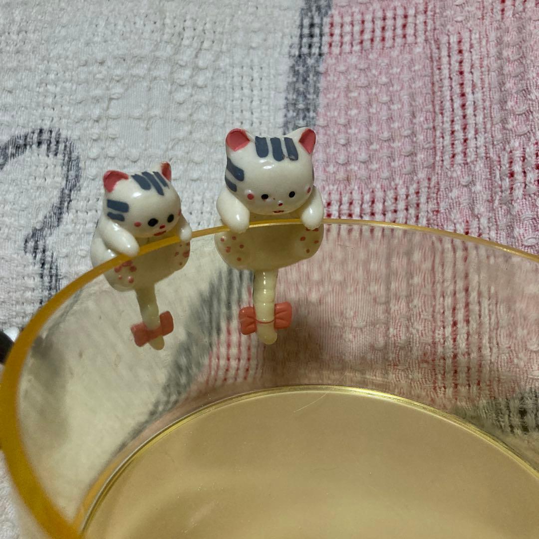 昭和レトロ　コップのフチ　 猫　引っ掛けマスコット　 撮影＆確認のため開封した