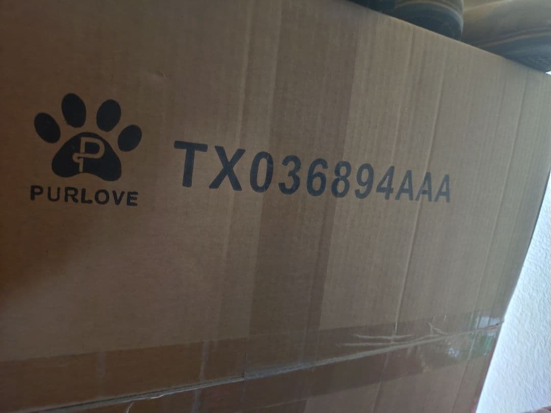 ベージュのキャットタワー 62x52x25cm