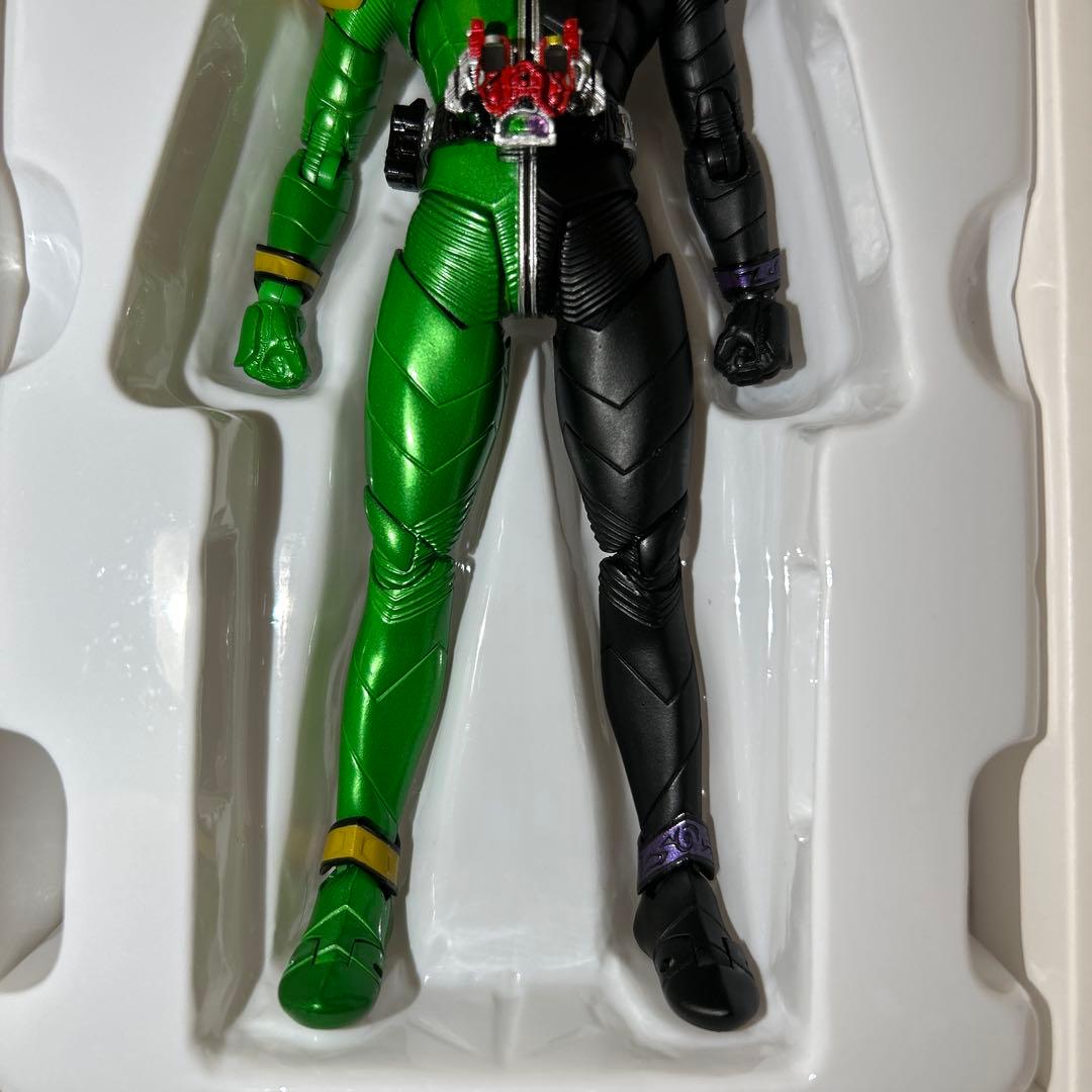 S.H.Figuarts(真骨彫製法) 仮面ライダーW サイクロンジョーカー