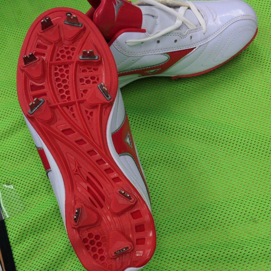 野球スパイク（25.5）白×赤ライン