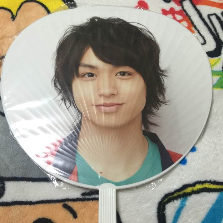 ③伊野尾慧　団扇　2555円