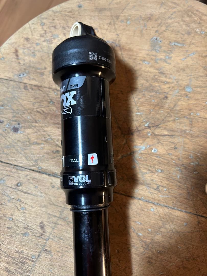 FOX FLOAT リアサスペンション