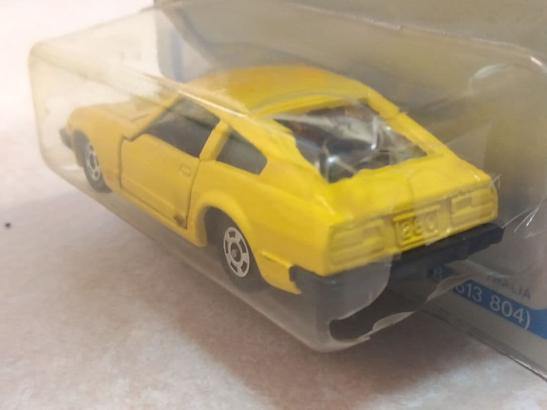 トミカ 古い 黄色のスポーツカー おまけのパトカー付き ※最低の値下げ価格です。