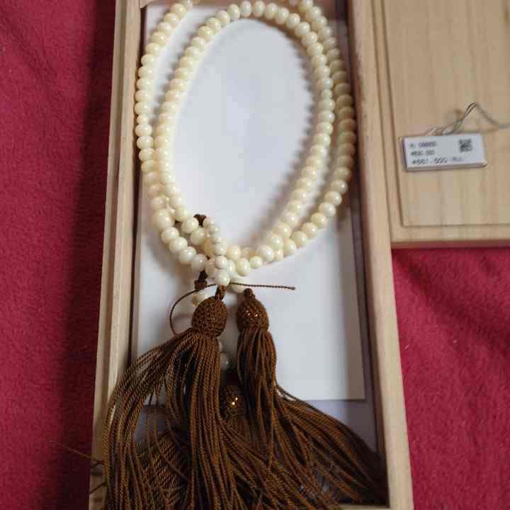 御念珠交渉次第お安くします。