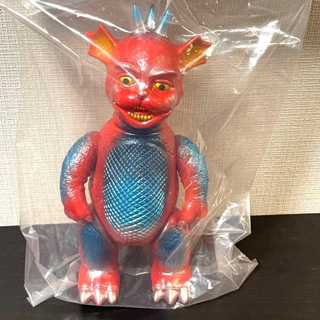 【zollmen】 ゾルメン マンチー 赤 食いしん坊怪獣 バジラの息子 新品