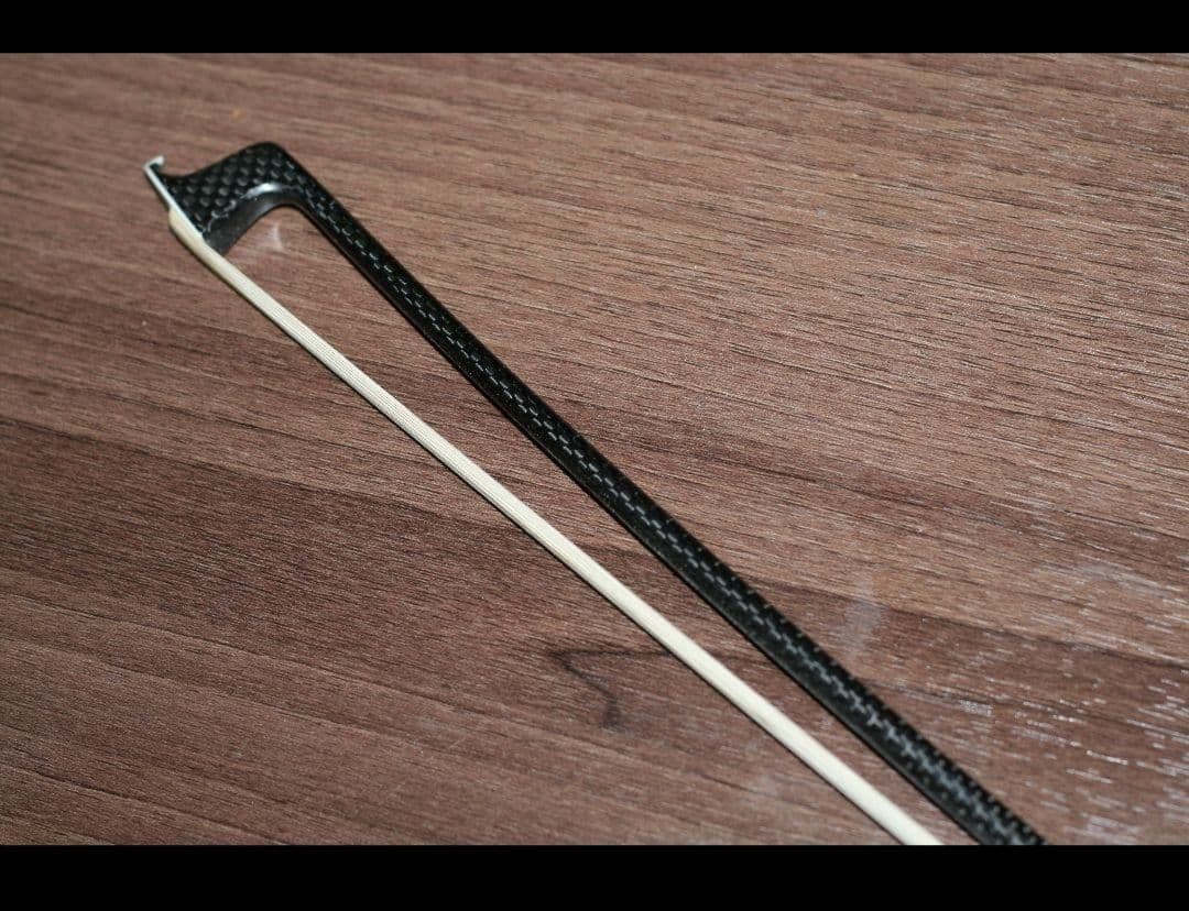 [最終値下げ]バイオリン弓　4/4 カーボン