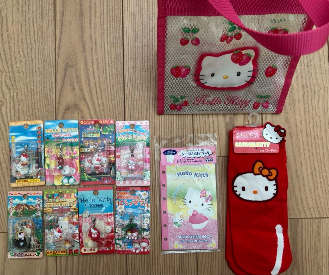 《レア物！》　ご当地キティ　ファスナーマスコット　靴下　ハンドバッグ　シール