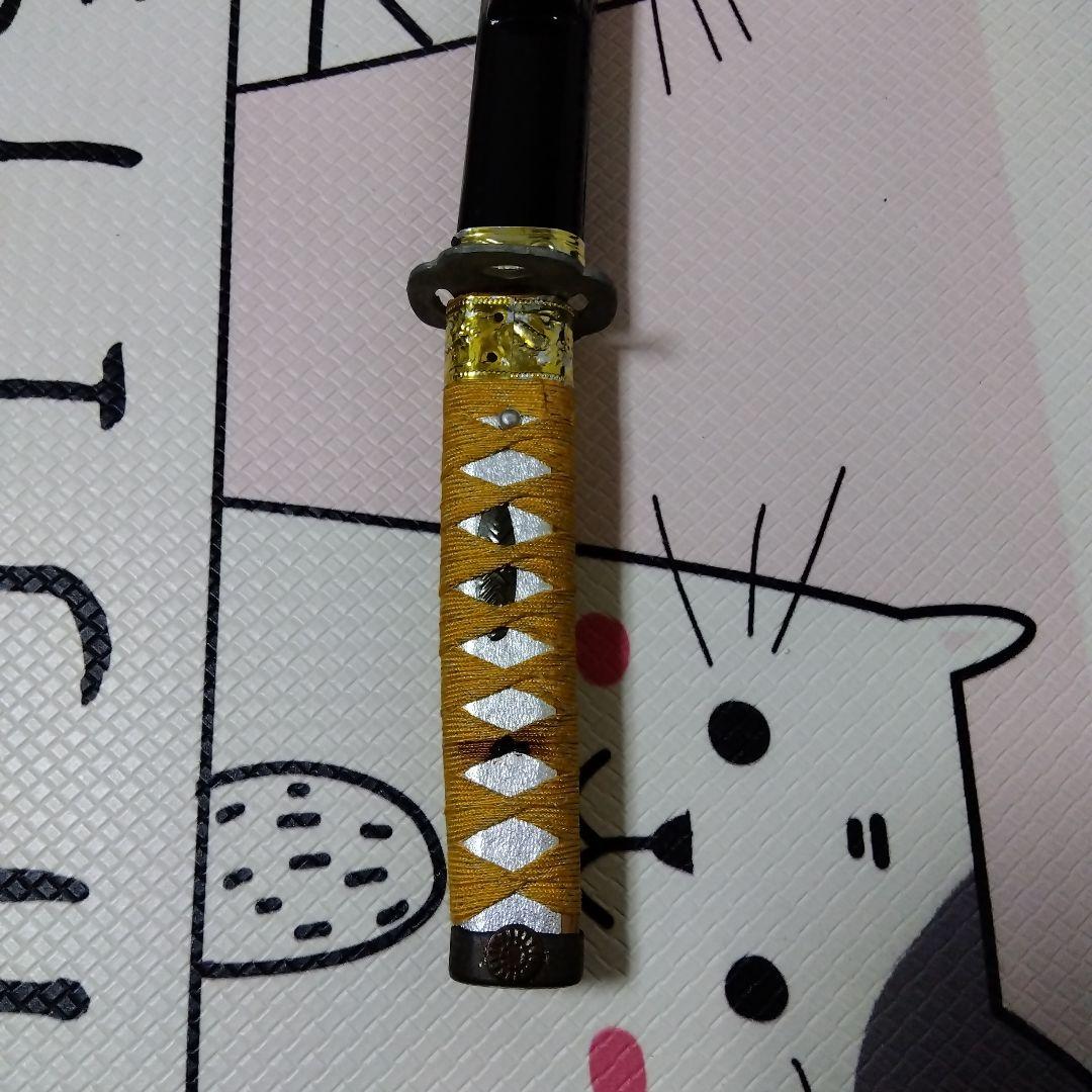 刀 黒と黄色のグリップ　模造刀　レプリカ　玩具