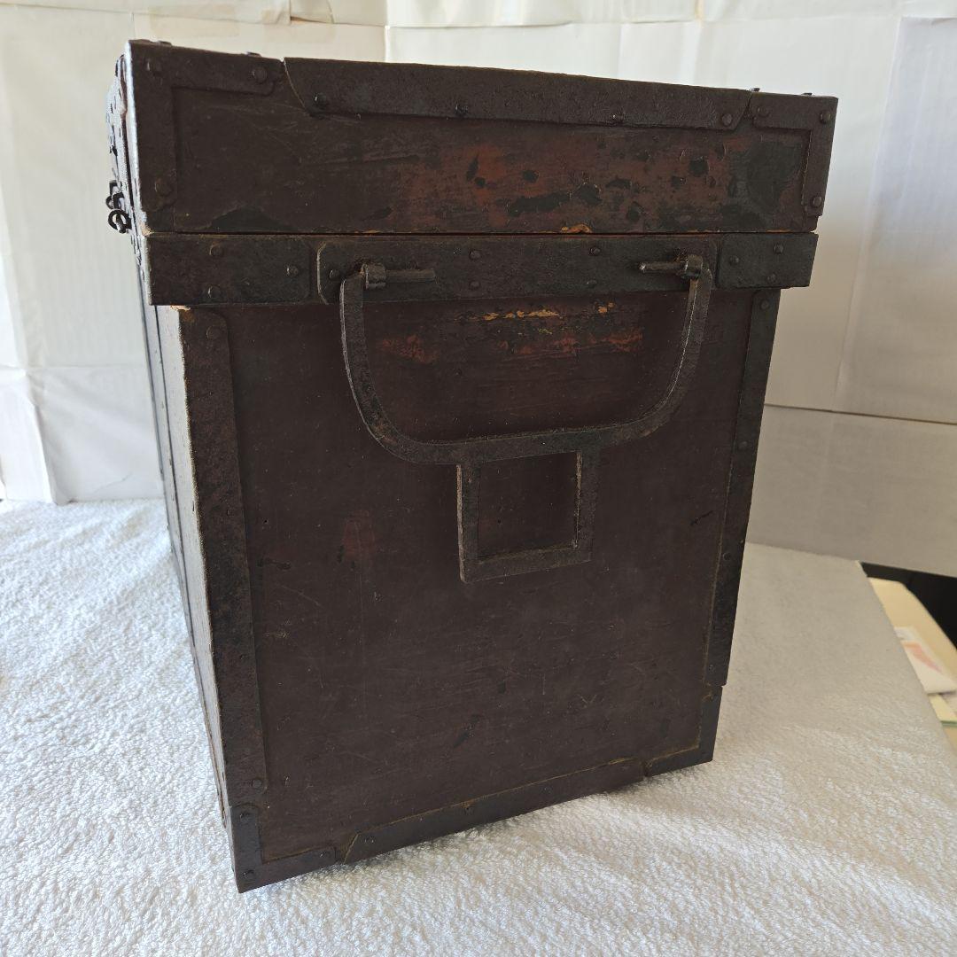 挟箱　鎧櫃　帯金具　背負箪笥　武具　刀剣　千両箱　甲冑箱　兜箱　江戸時代　古民具