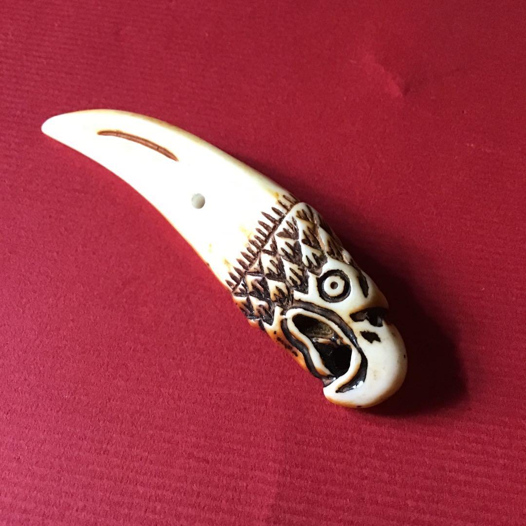 根付け　「鷹」　日本ホンシュウ鹿角材質　　N22