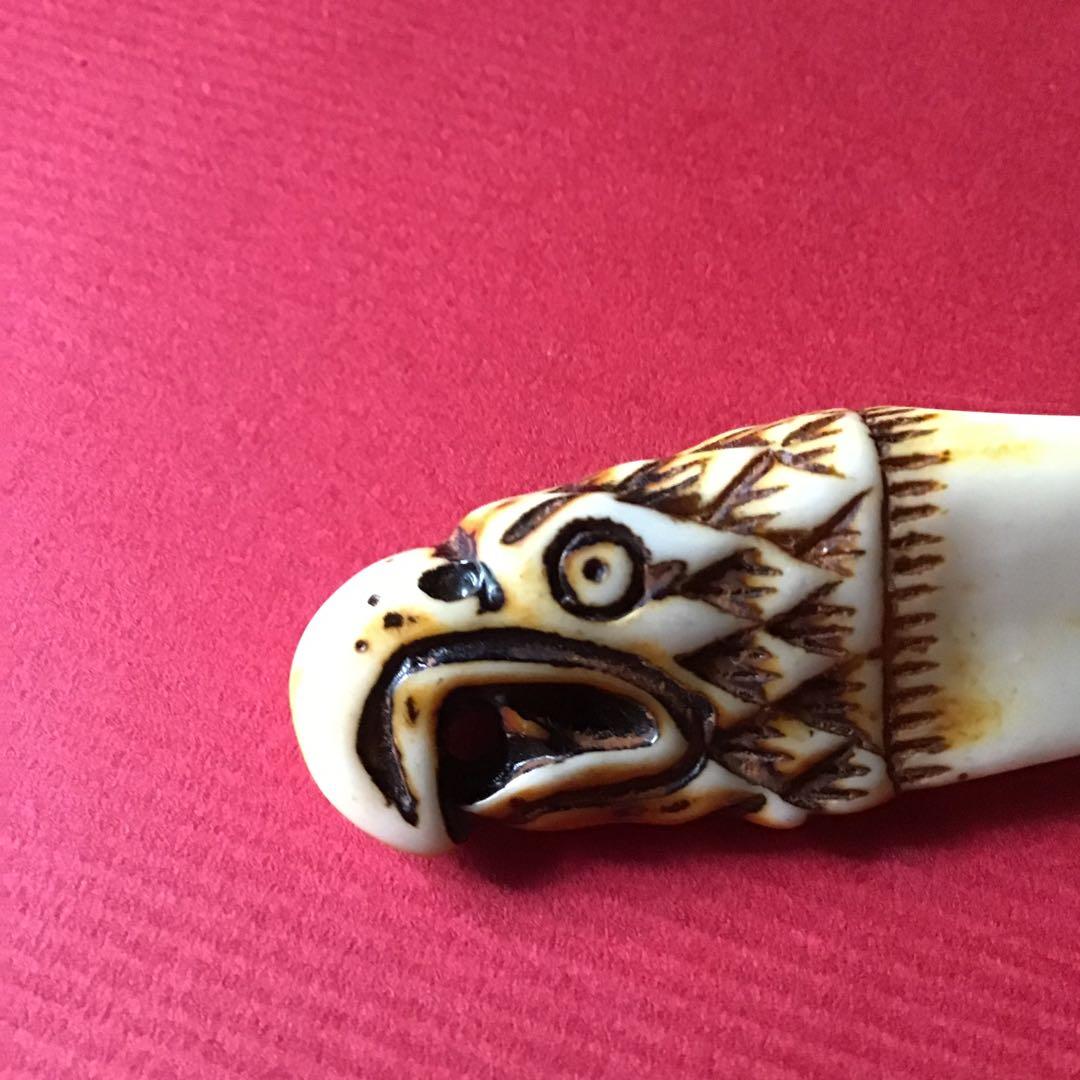 根付け　「鷹」　日本ホンシュウ鹿角材質　　N22