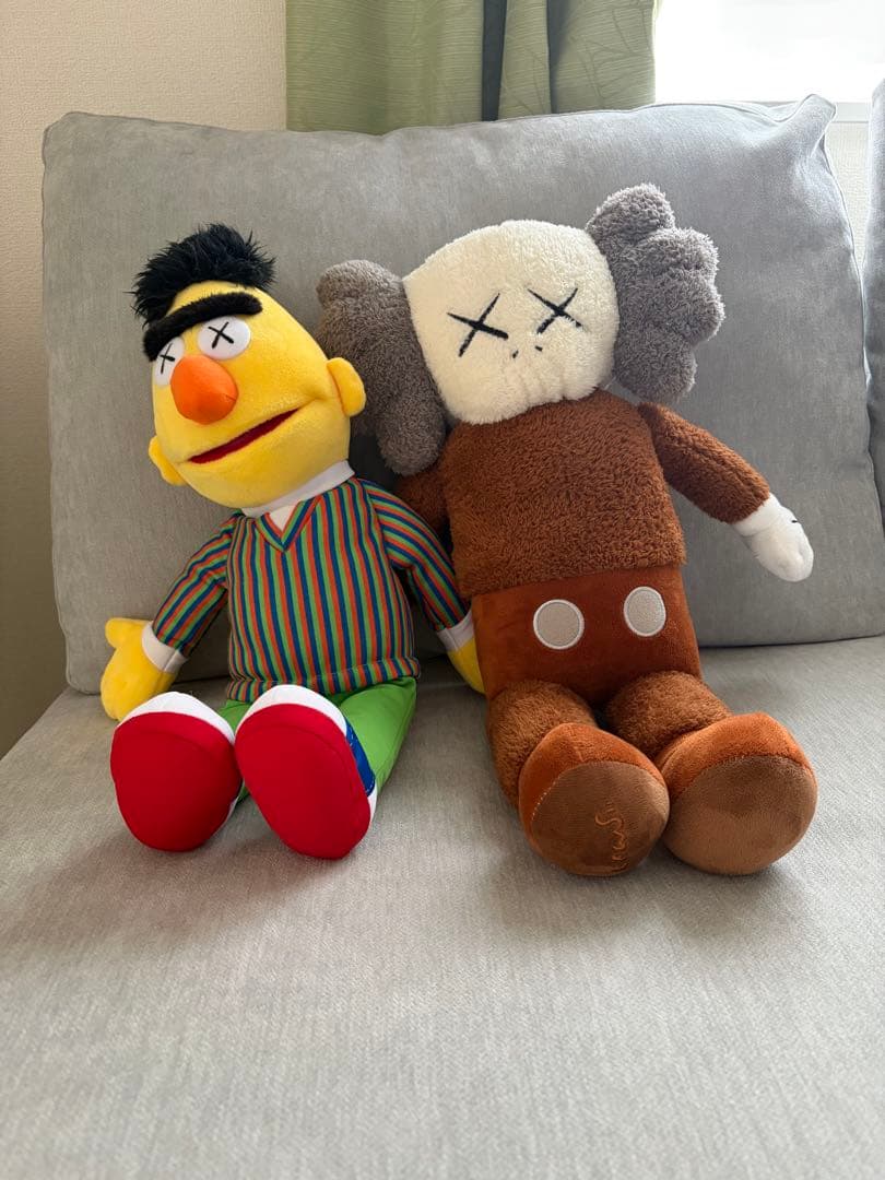 KAWS ぬいぐるみ