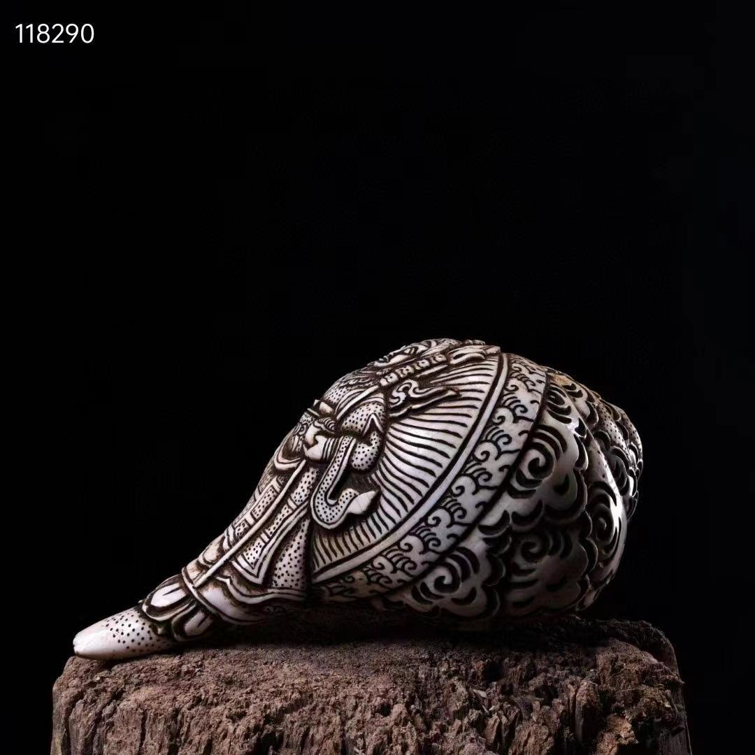 中国古美術・旧蔵蔵伝工芸 ・彫刻「蓮花生師匠」仏像・天然サザエ彫り・右旋法螺法器
