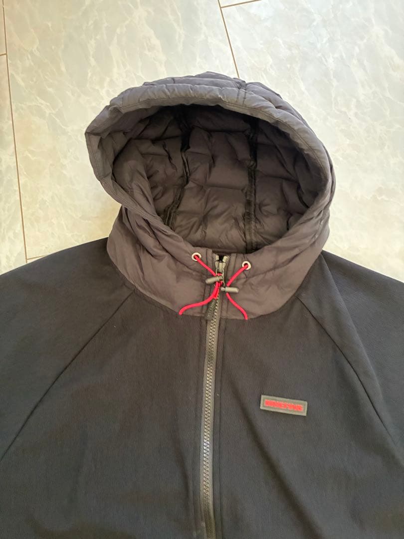 黒いストレッチジャケット フード付き